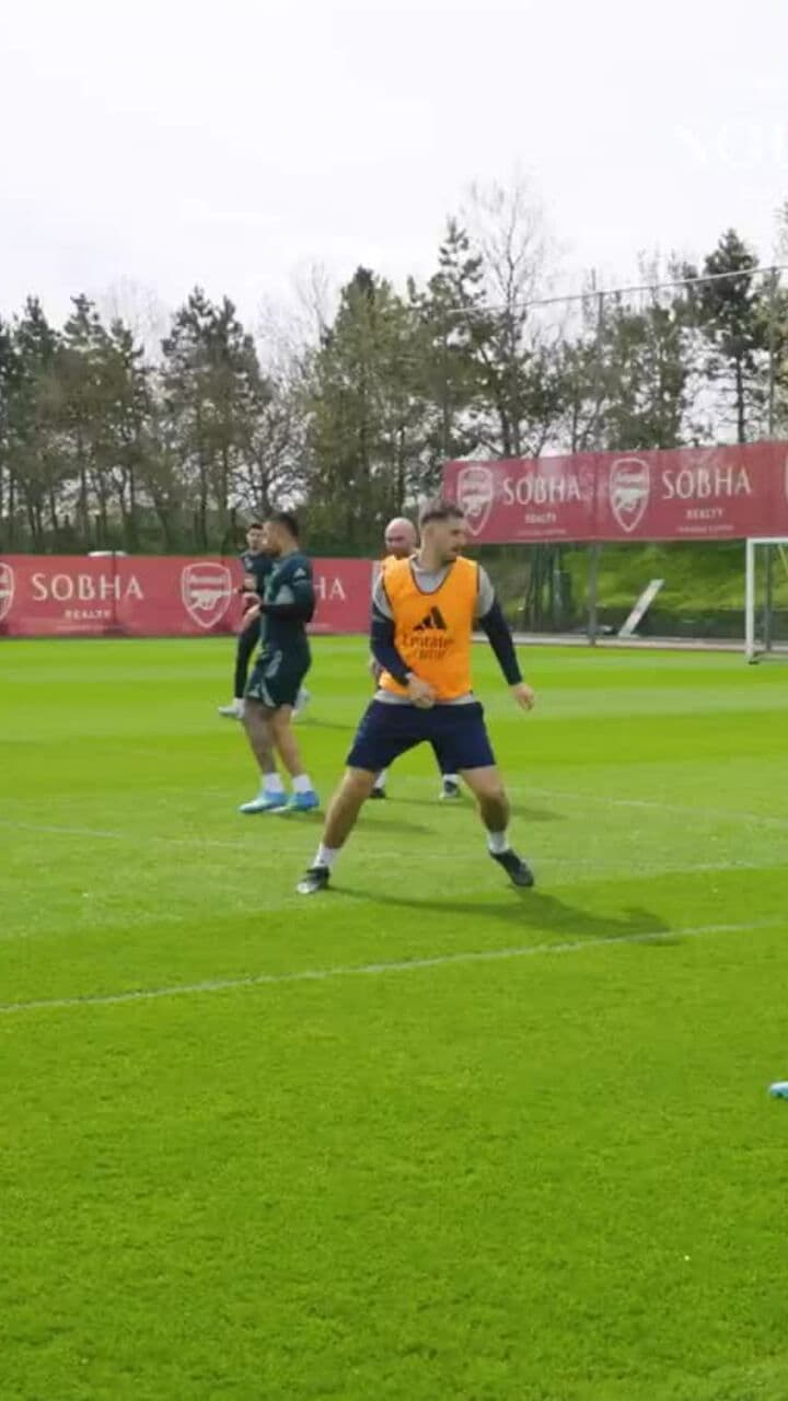 Các cầu thủ Arsenal tập luyện chăm chỉ, chuẩn bị cho trận đấu tại Emirates