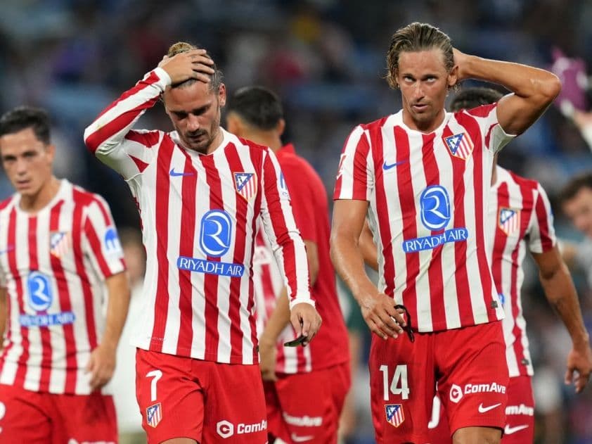 Các cầu thủ Atletico Madrid thể hiện sự thất vọng sau chuỗi trận không tốt