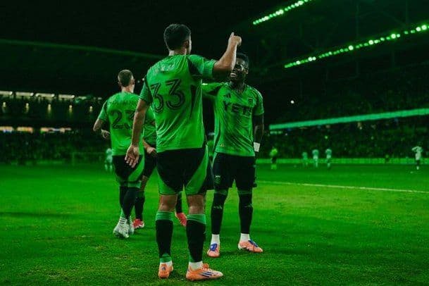 Các cầu thủ Austin FC ăn mừng bàn thắng, đánh dấu cú ngã bất ngờ của LAFC.