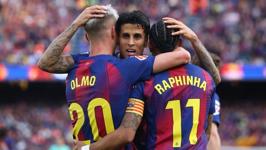 Các cầu thủ Barcelona ăn mừng bàn thắng, thể hiện bản lĩnh trước trận lượt về Cúp C1