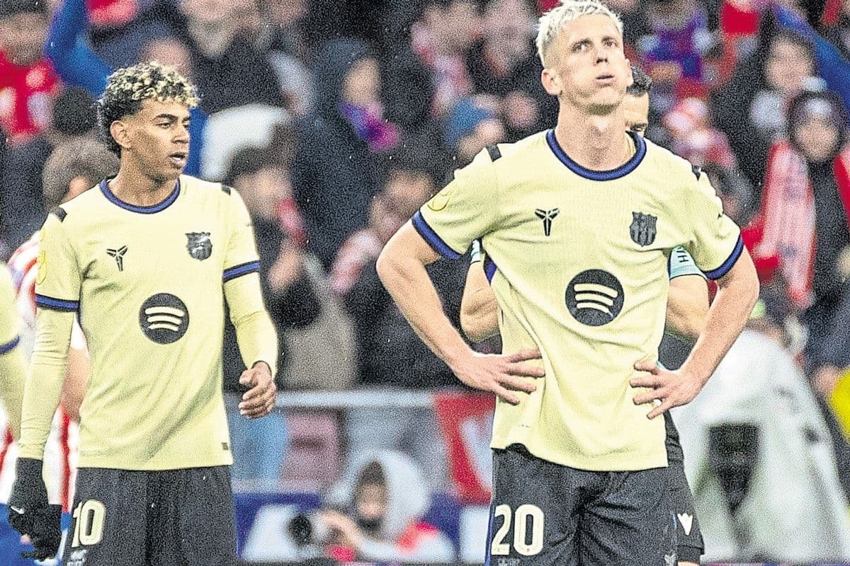 Các cầu thủ Barcelona thể hiện sự thất vọng sau những trận thua liên tiếp.