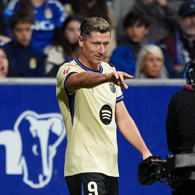 Các cầu thủ Barcelona trong trận đấu với Real Oviedo, nơi họ giành chiến thắng 3-1.