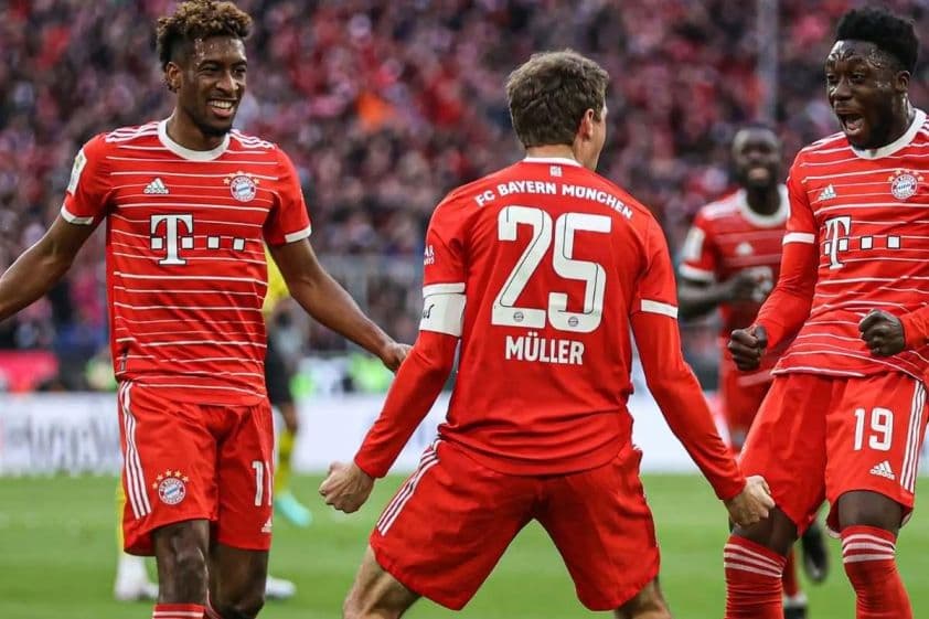 Các cầu thủ Bayern Munich ăn mừng bàn thắng, thể hiện sức mạnh và đẳng cấp vượt trội trong trận đấu.