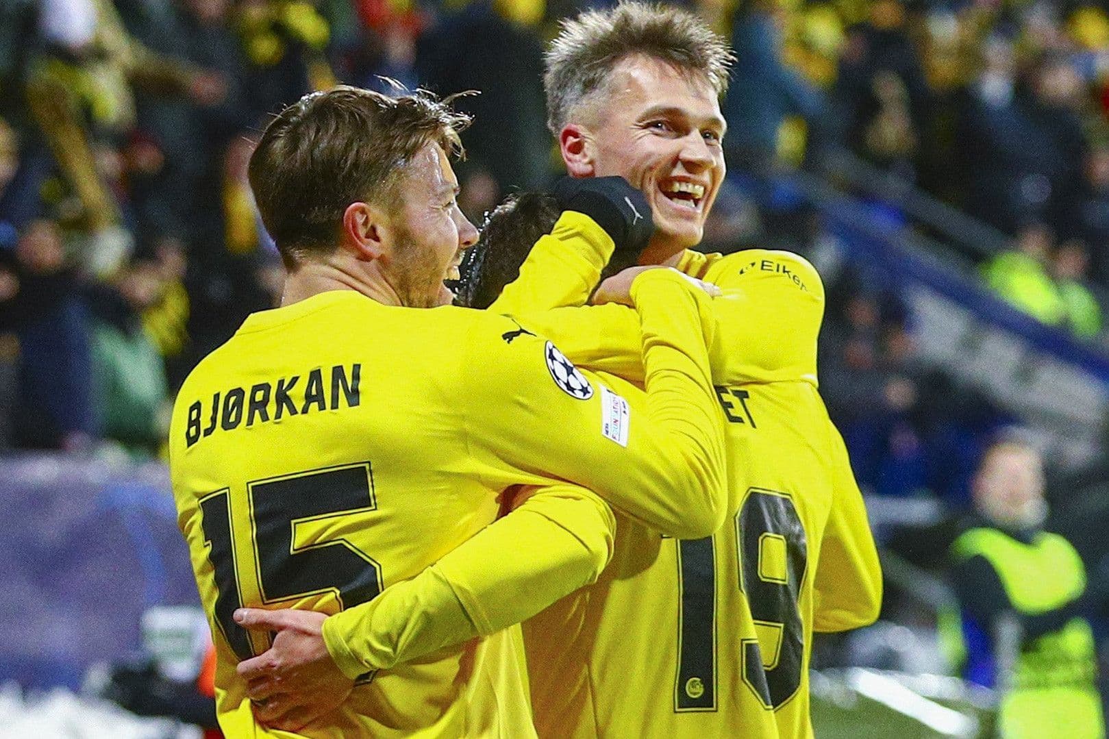 Các cầu thủ Bodo/Glimt ăn mừng chiến thắng lịch sử trước Inter Milan tại Cúp C1