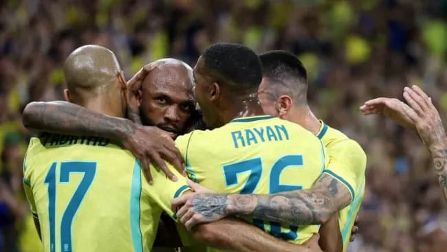 Các cầu thủ Brazil ăn mừng bàn thắng trong trận thắng 6-2 trước Panama.