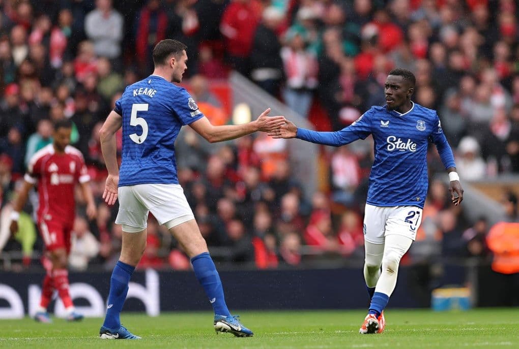 Các cầu thủ Everton nỗ lực tấn công và rút ngắn tỷ số trong hiệp hai.