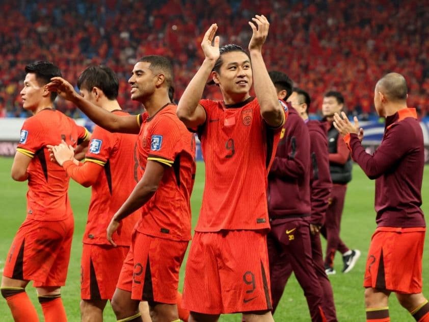 Các cầu thủ đội tuyển bóng đá quốc gia Trung Quốc trên sân cỏ