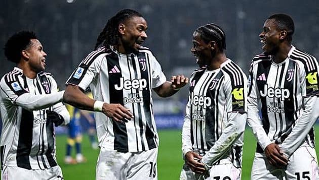 Các cầu thủ Juventus ăn mừng sau khi ghi bàn, thể hiện tinh thần đồng đội và sự tỏa sáng cá nhân.