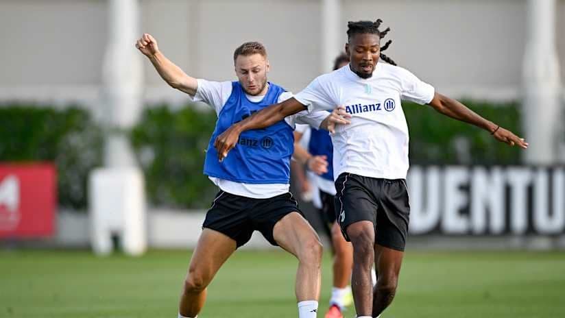 Các cầu thủ Juventus tập luyện tích cực để khắc phục điểm yếu phòng ngự và sáng tạo.