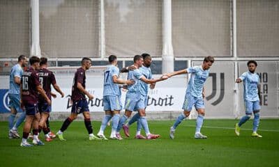 Các cầu thủ Juventus và đối thủ trong trận giao hữu mở màn mùa giải tại Continassa.