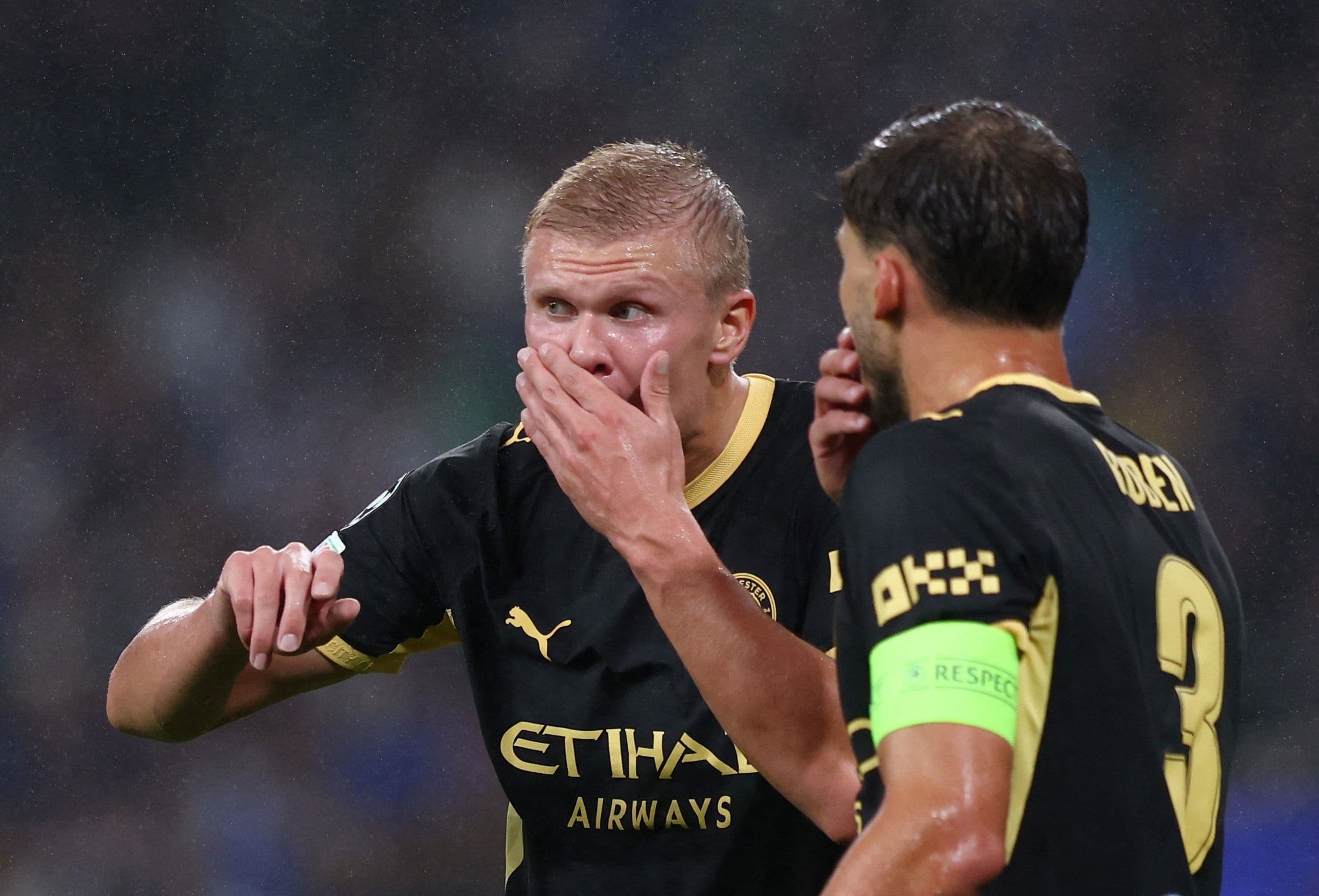 Các cầu thủ Man City đối mặt áp lực từ Porto tại Estádio do Dragão