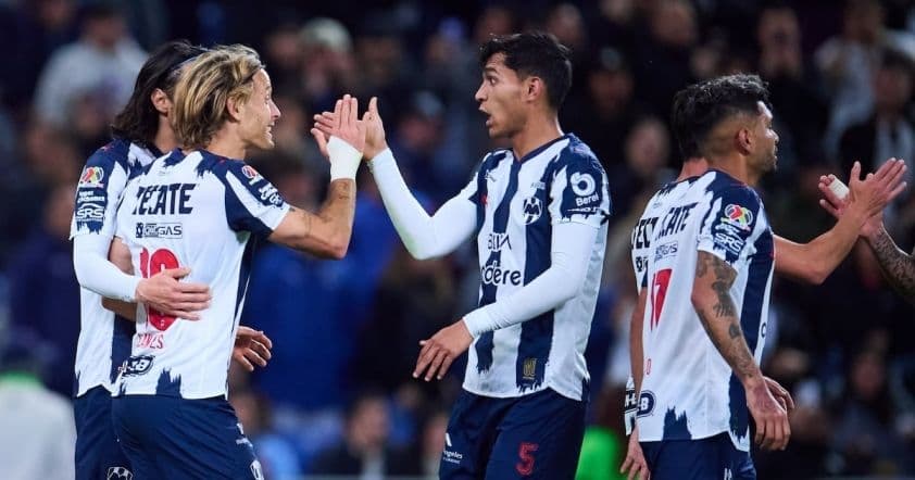 Các cầu thủ Monterrey ăn mừng bàn thắng, thể hiện bản lĩnh của Liga MX trong trận đấu CONCACAF.