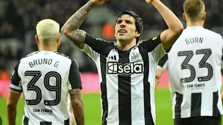 Các cầu thủ Newcastle trong trận giao hữu với K-League All Stars, thể hiện phong độ sa sút