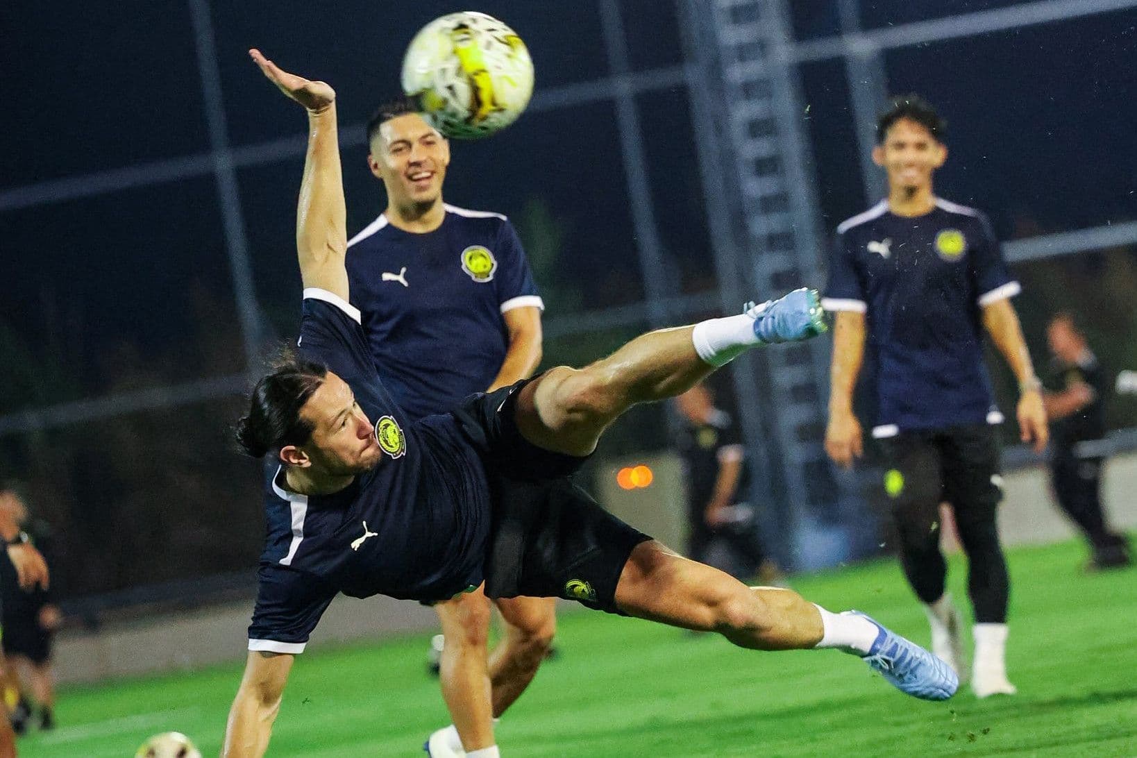 Các cầu thủ nhập tịch của đội tuyển Malaysia trong buổi tập, liên quan đến vụ bê bối tư cách cầu thủ