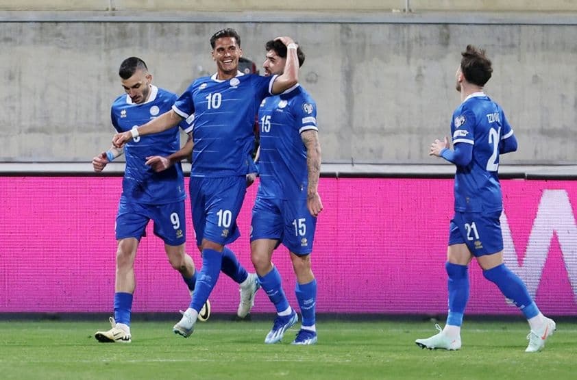 Các cầu thủ Đảo Síp ăn mừng bàn thắng trong trận đấu vòng loại World Cup.