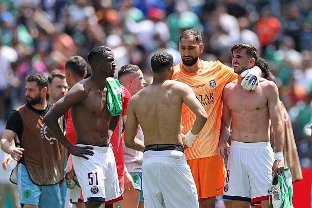 Các cầu thủ PSG đối đầu Botafogo, minh họa cho cường độ và sức ép của đội bóng Pháp.