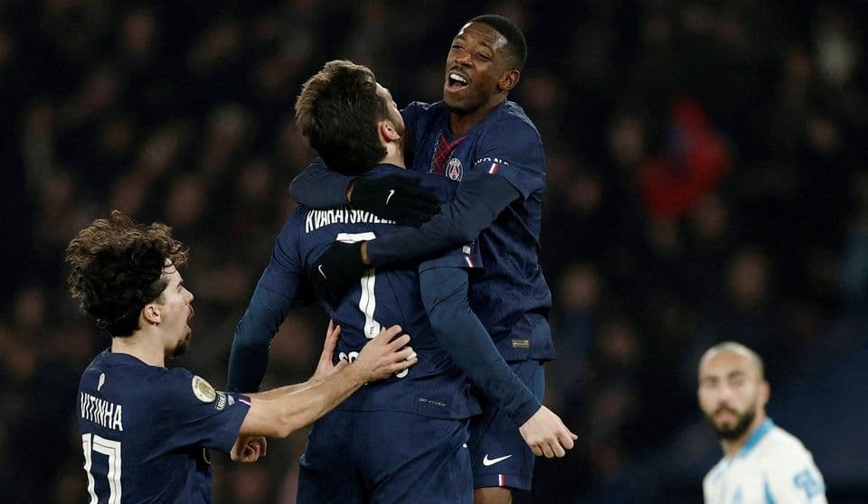 Các cầu thủ PSG ăn mừng bàn thắng trong trận đại thắng 5-0 trước Marseille tại Parc des Princes.