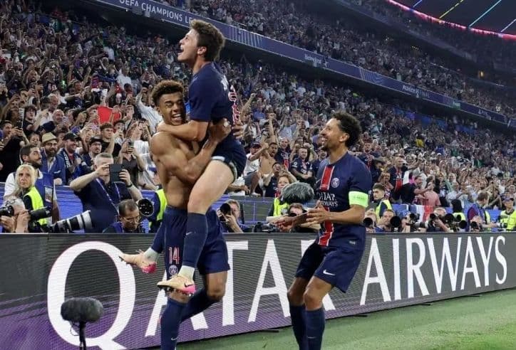 Các cầu thủ PSG ăn mừng bàn thắng trong trận đấu đầy kịch tính tại Champions League.