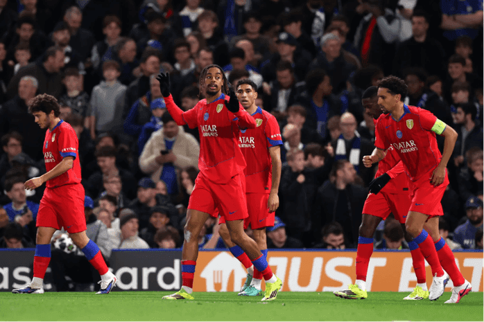 Các cầu thủ PSG thể hiện sự tự tin và sức mạnh sau khi đánh bại Chelsea tại Champions League.