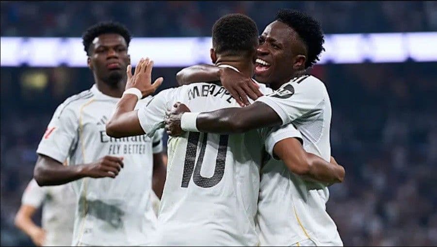 Các cầu thủ Real Madrid ăn mừng, tượng trưng cho những cuộc đối đầu kinh điển và tái ngộ đầy kịch tính tại Cúp C1.