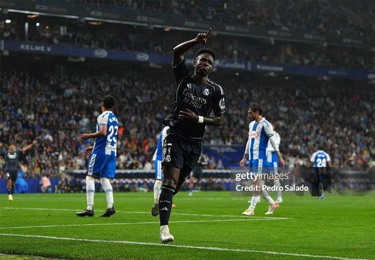 Các cầu thủ Real Madrid thể hiện tinh thần chiến đấu kiên cường trên sân