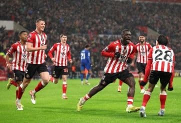 Các cầu thủ Sunderland ăn mừng, thể hiện tinh thần thi đấu của đội dù đang đối mặt với áp lực.