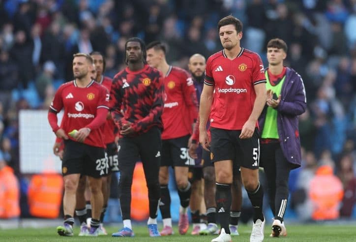 Các cầu thủ thể hiện sự thất vọng, tượng trưng cho áp lực khổng lồ khi bảo vệ ngôi vương Scudetto.