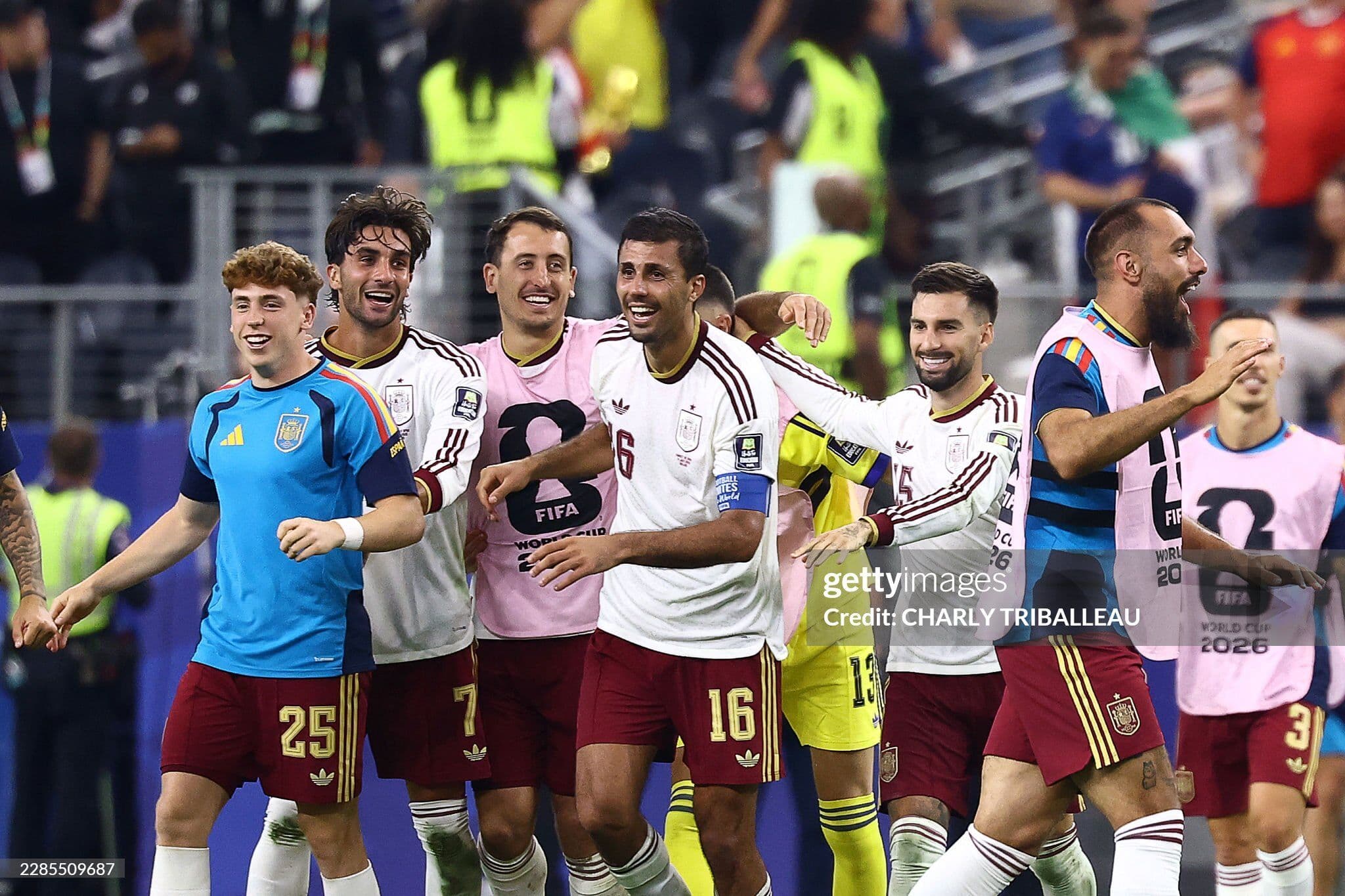 Các cầu thủ Tây Ban Nha ăn mừng chiến thắng thuyết phục trước Pháp tại bán kết World Cup 2026