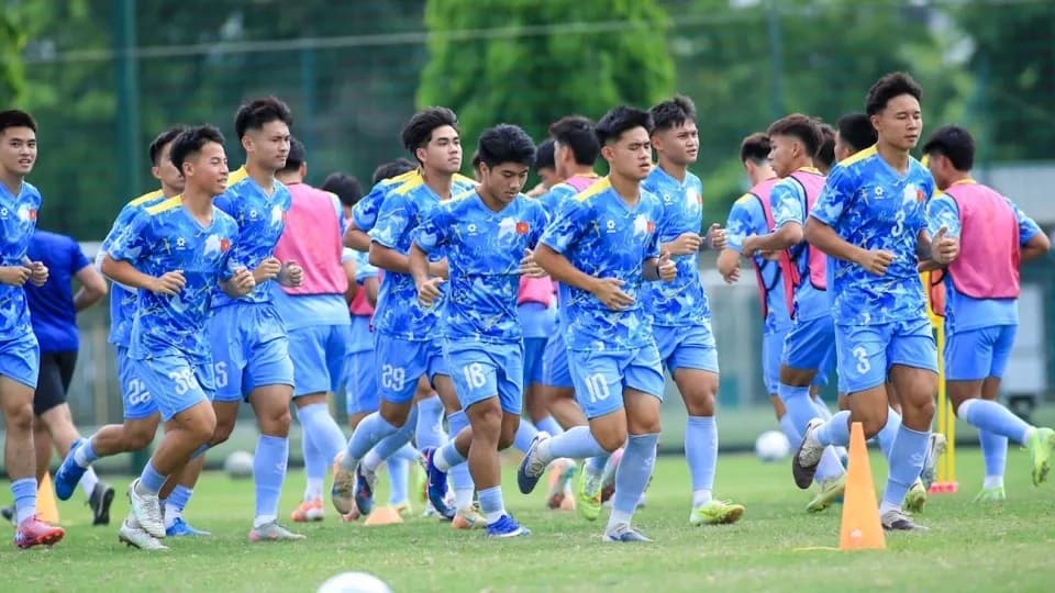 Các cầu thủ U19 Việt Nam tập luyện chăm chỉ, chuẩn bị cho những thử thách sắp tới.