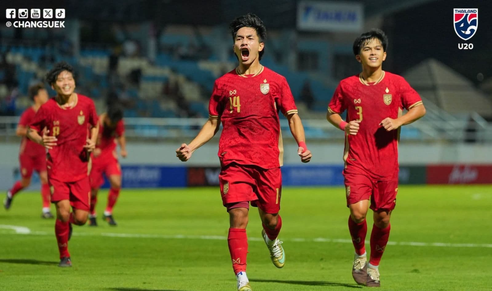 Các cầu thủ U20 Thái Lan ăn mừng bàn thắng, thành quả của hệ sinh thái bóng đá trẻ bài bản.