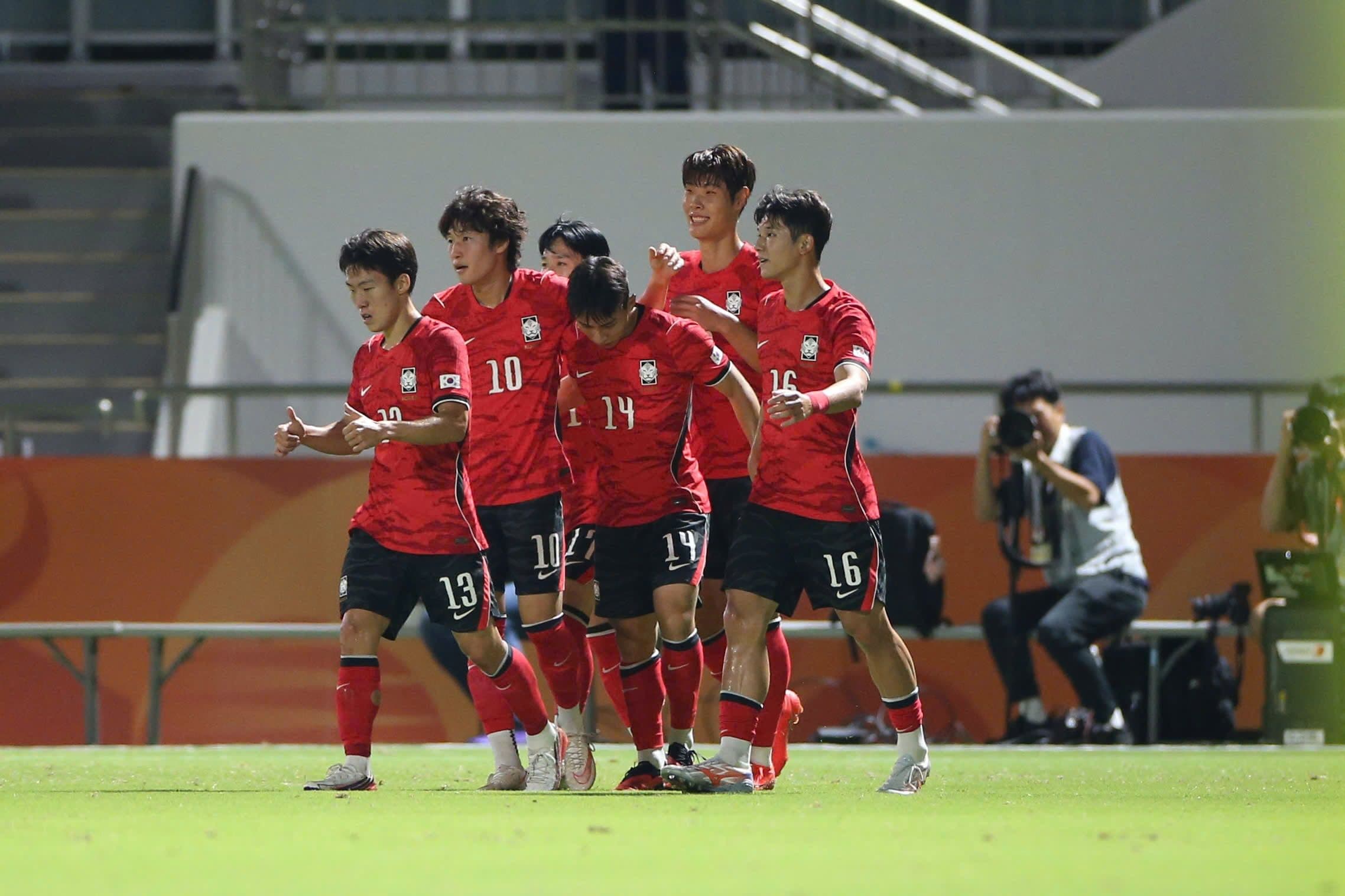 Các cầu thủ U23 Hàn Quốc ăn mừng bàn thắng vào lưới U23 Việt Nam.