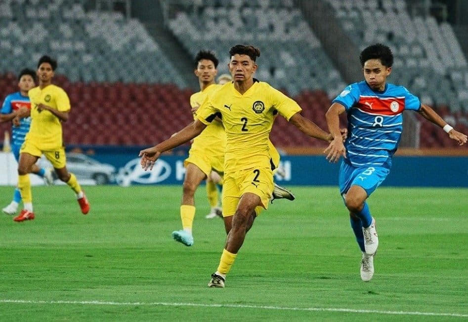 Các cầu thủ U23 trên sân, tượng trưng cho sự phát triển và tham vọng vươn tầm của các đội bóng.