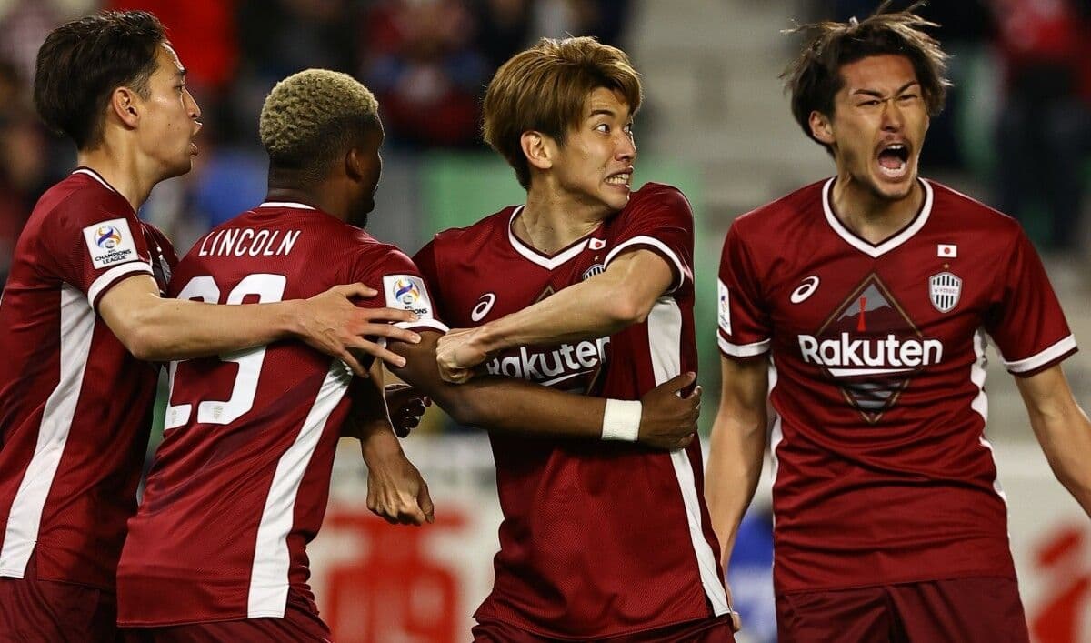 Các cầu thủ Vissel Kobe ăn mừng bàn thắng, thể hiện sức mạnh tấn công trên sân nhà.