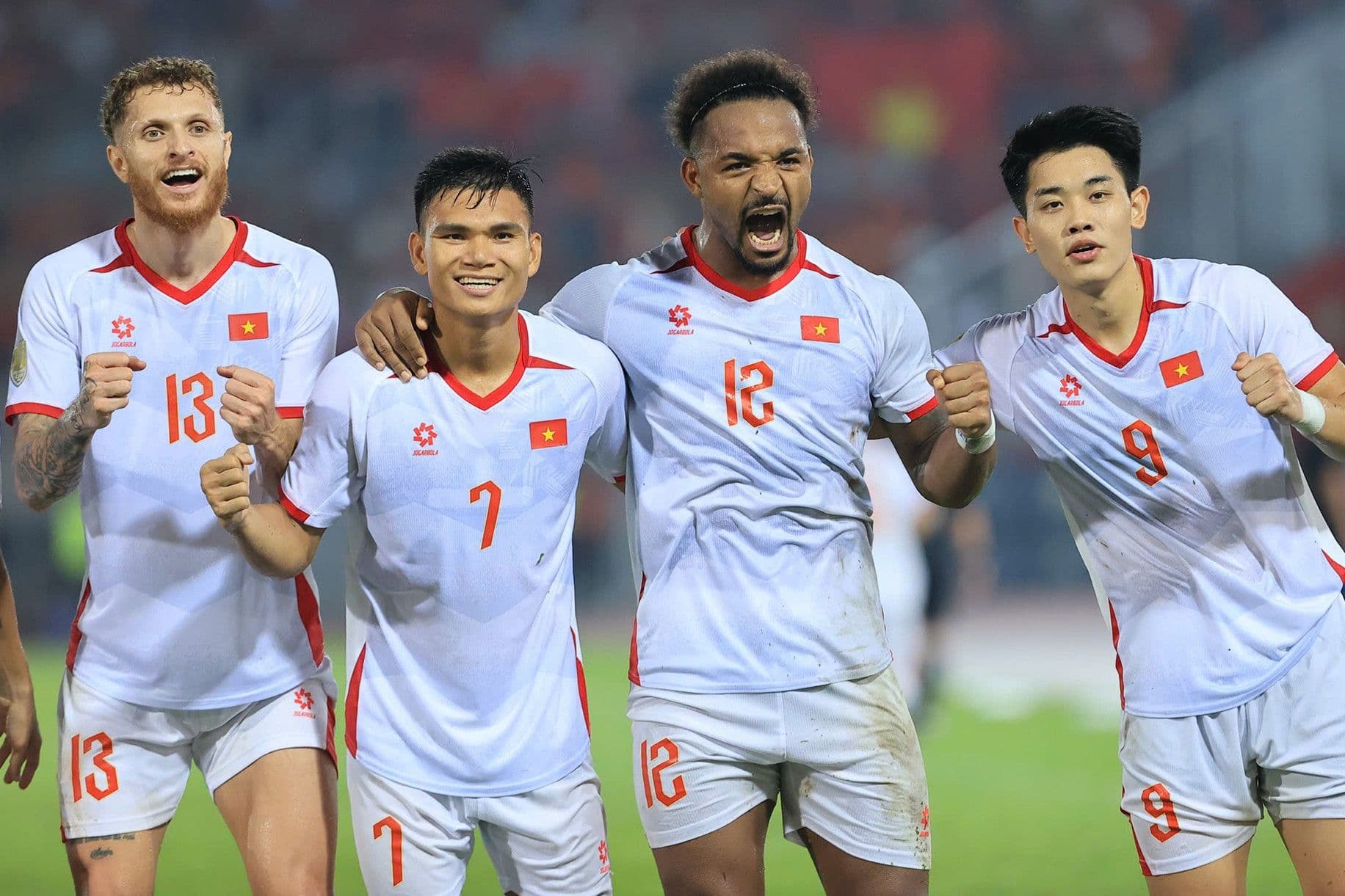 Các cầu thủ Việt Nam ăn mừng bàn thắng, giành lợi thế lớn trước Malaysia
