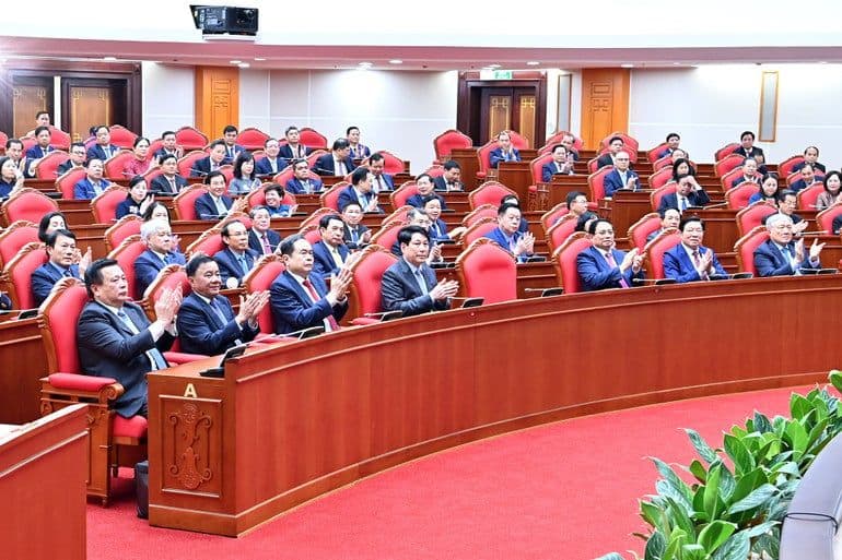 Các đại biểu tham dự hội nghị của Ban Chấp hành Trung ương Đảng, thể hiện sự đồng thuận trong công tác kỷ luật.
