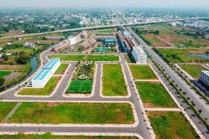 Các lô đất trống trong một khu quy hoạch đô thị, thể hiện sự tăng trưởng bất động sản nhanh chóng.
