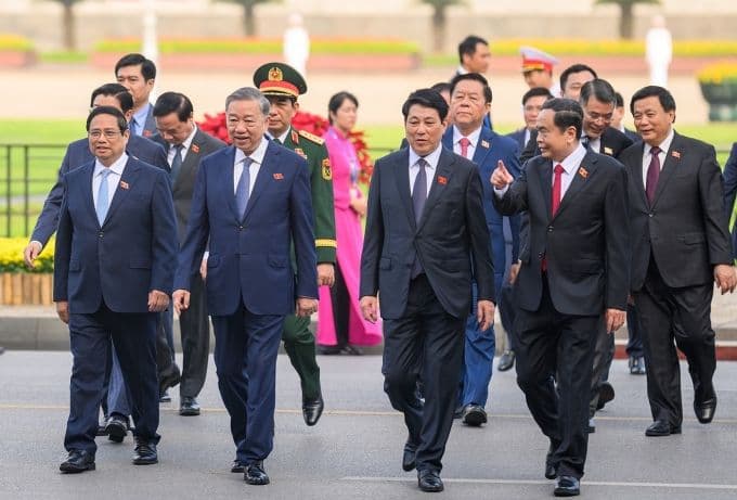 Các lãnh đạo chủ chốt của Đảng và Nhà nước Việt Nam, biểu tượng cho trụ cột điều hành cốt lõi