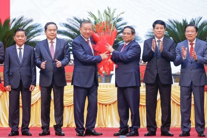 Các lãnh đạo chủ chốt của Đảng và Nhà nước Việt Nam, thể hiện sự đoàn kết và năng lực lãnh đạo trong thời đại mới.