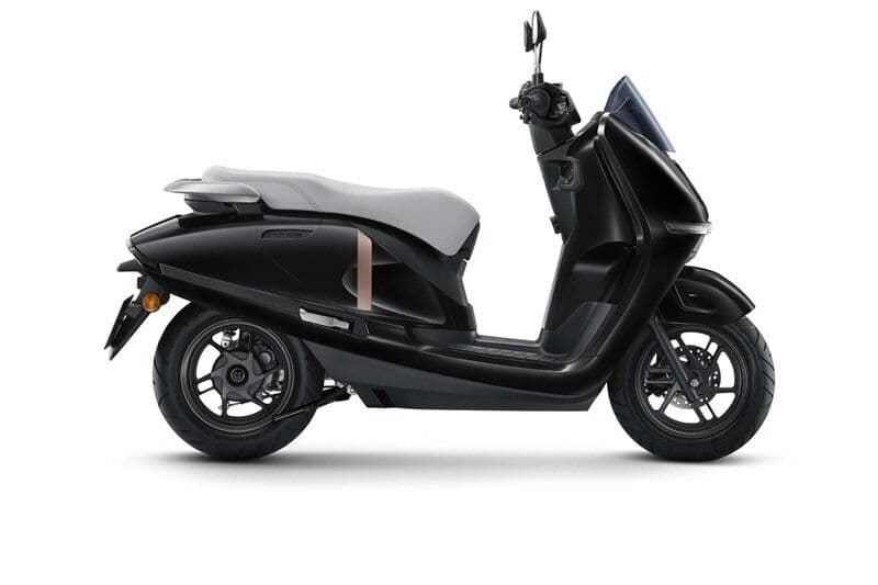 Các mẫu xe máy điện từ VinFast, Honda, Yamaha đồng loạt giảm giá, khuyến khích người tiêu dùng chuyển đổi sang xe điện