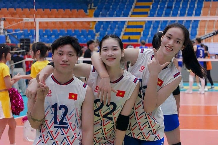 Các tài năng trẻ bóng chuyền nữ Việt Nam, trong đó có Đặng Thị Hồng (số 12), đại diện cho thế hệ tương lai.