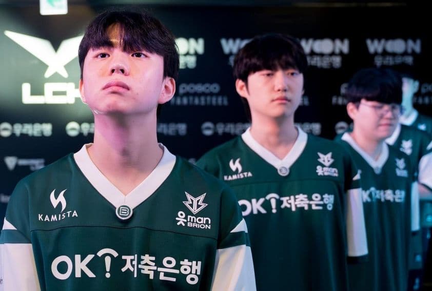 Các tuyển thủ BRO với vẻ mặt nghiêm nghị, thể hiện áp lực tinh thần trong lịch trình LCK dày đặc.