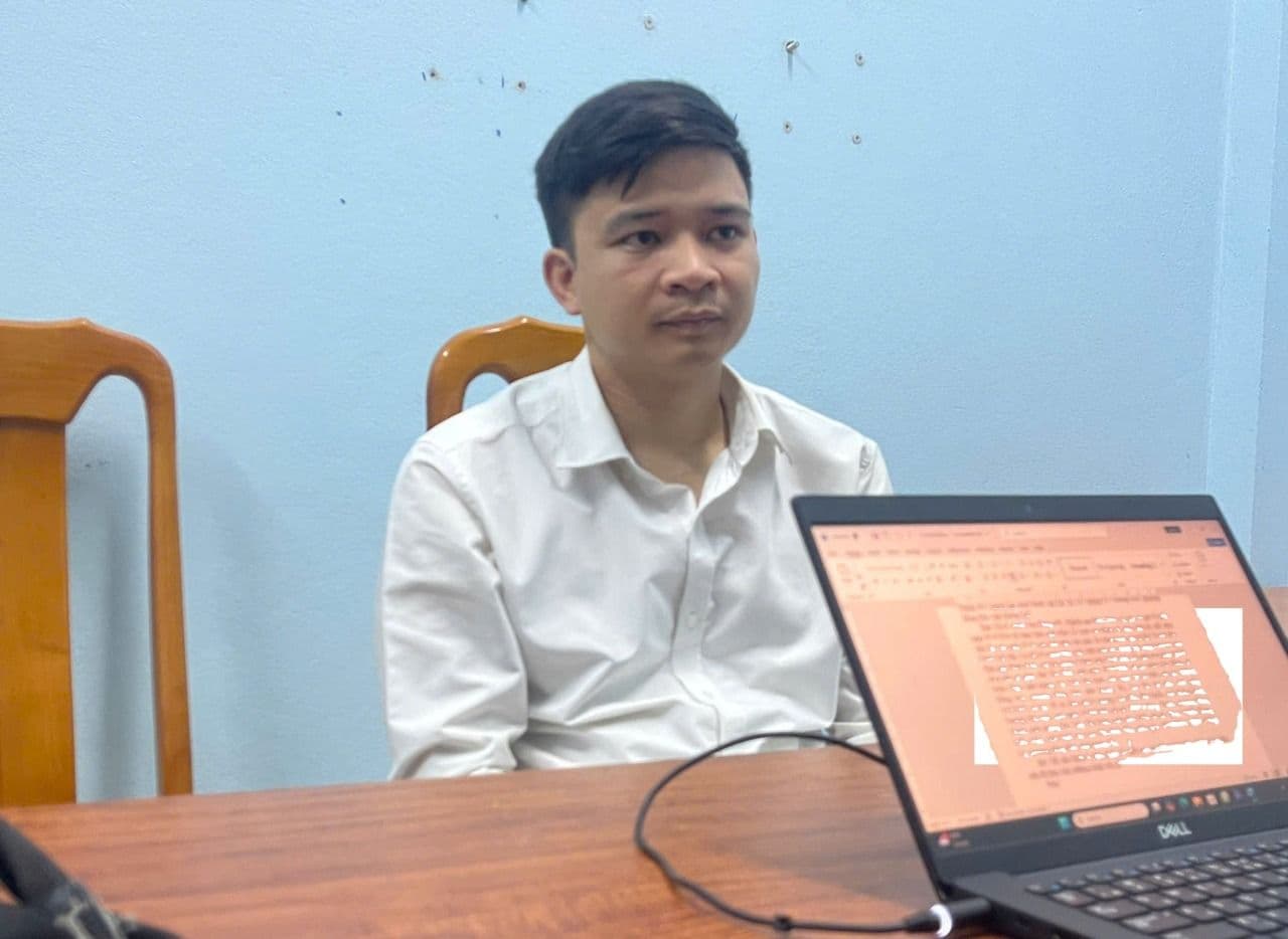 Các vật phẩm nghi lễ và điện thoại bị thu giữ, minh chứng cho hoạt động của 'Hội thánh Đức Chúa Trời Mẹ'.