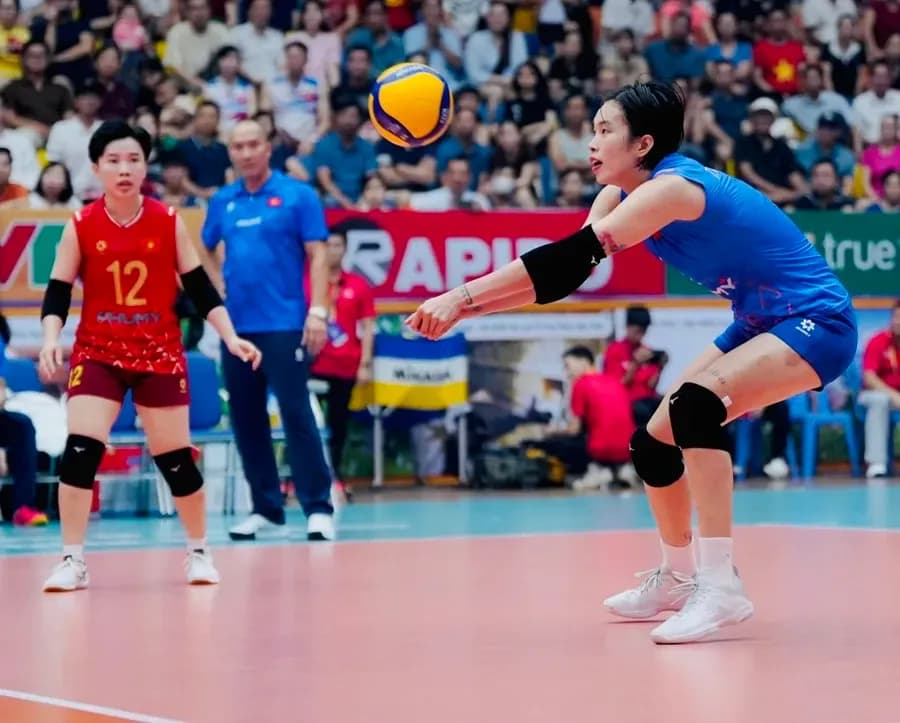 Chủ công Trần Thị Thanh Thúy của đội tuyển bóng chuyền nữ Việt Nam trong một trận đấu quốc tế.
