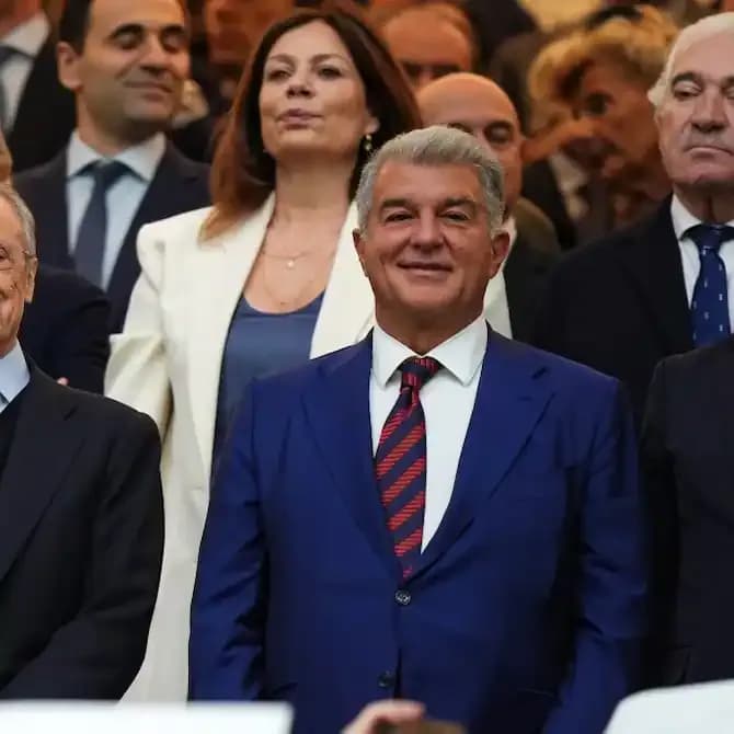 Chủ tịch FC Barcelona Joan Laporta trong một sự kiện, đại diện cho bản sắc và giá trị của câu lạc bộ.