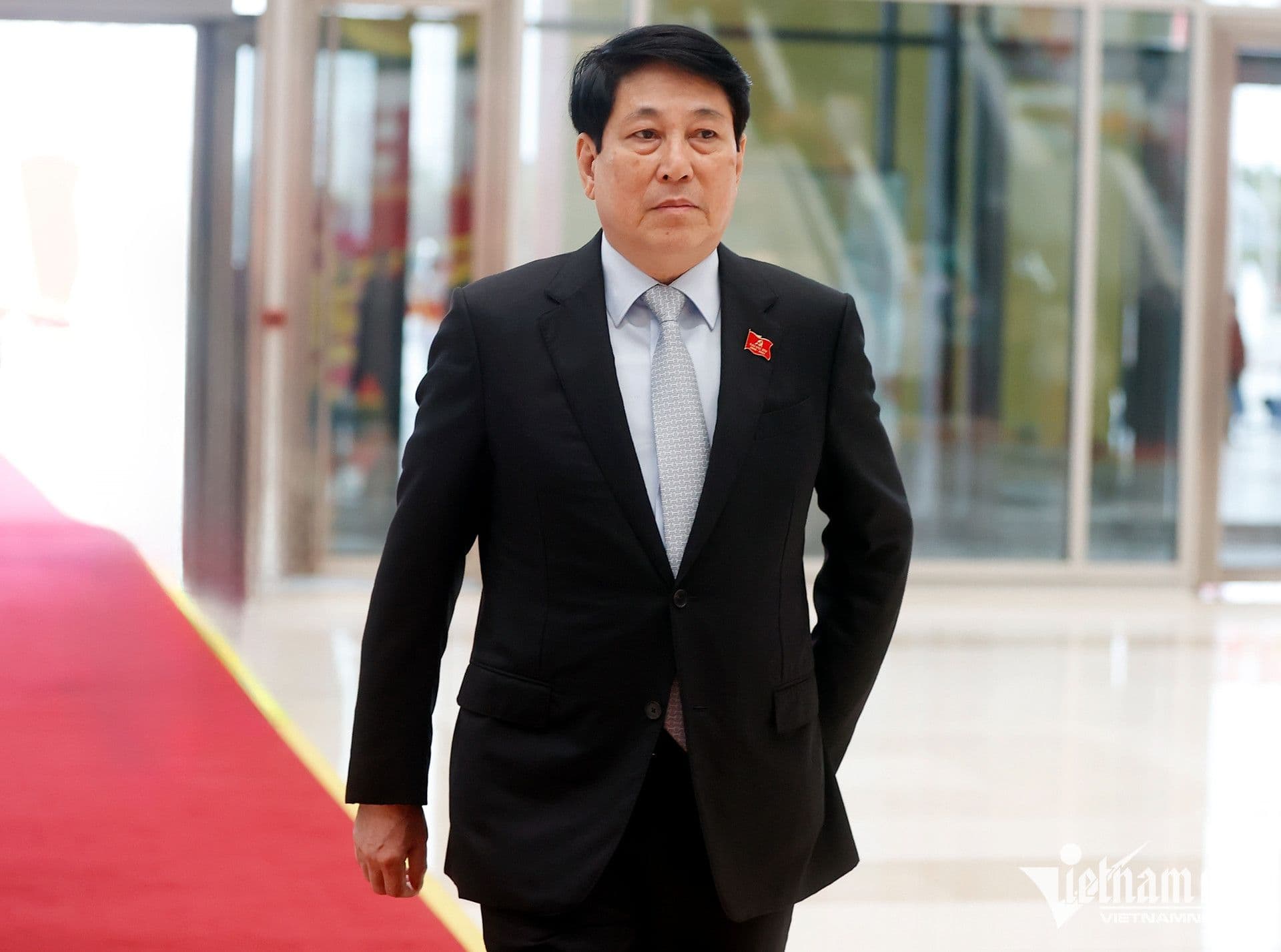 Chủ tịch nước Lương Cường tại Đại hội Đảng, thể hiện vai trò biểu tượng của sự thống nhất và ổn định quốc gia.