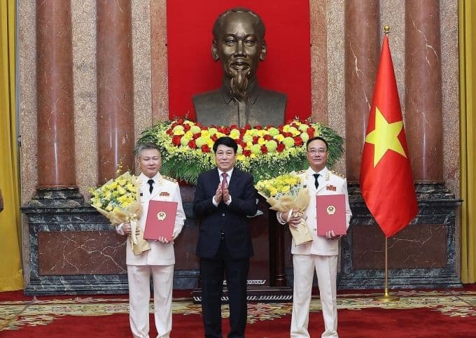 Chủ tịch nước Lương Cường và hai thứ trưởng Công an được thăng cấp bậc hàm thượng tướng.