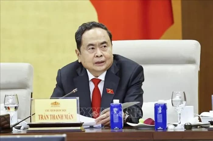 Chủ tịch Quốc hội Trần Thanh Mẫn chủ trì phiên họp, thể hiện năng lực lãnh đạo và đối mặt với kỳ vọng xã hội.