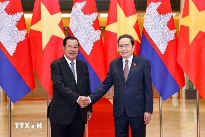 Chủ tịch Quốc hội Trần Thanh Mẫn đón tiếp Chủ tịch Thượng viện Campuchia Hun Sen, khẳng định tầm quan trọng của các chuyến thăm cấp cao giữa hai nước.