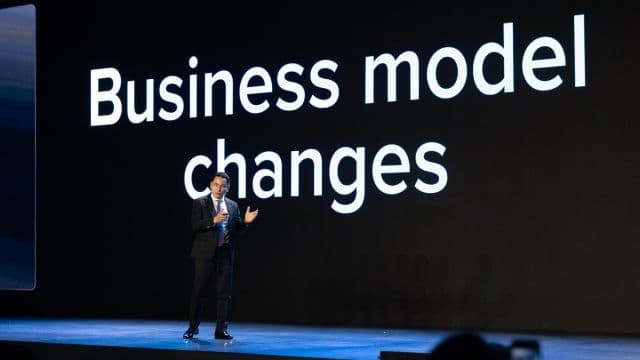 Chủ tịch TCBS trình bày về sự thay đổi mô hình kinh doanh, hướng tới tài sản số và token hóa bất động sản.