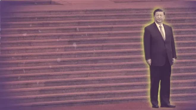 Chủ tịch Tập Cận Bình đứng trên bậc thang, biểu tượng cho quyền lực đang được suy đoán là suy yếu